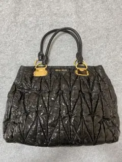 miumiu マテラッセ エナメル バッグ