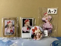 舞台　うみねこのなく頃に　ラムダデルタアクリルスタンド缶バッジセット