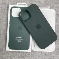iPhone 15 シリコンケース ダークグリーン