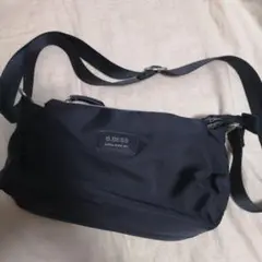 B.BESS ショルダーバッグ　ポケット