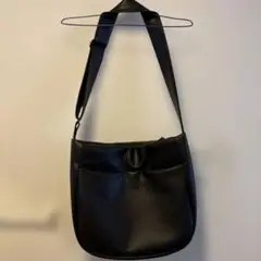 黒 ショルダーバッグ シンプルデザイン