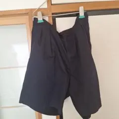 黒 ショートパンツ 小さな傷あり