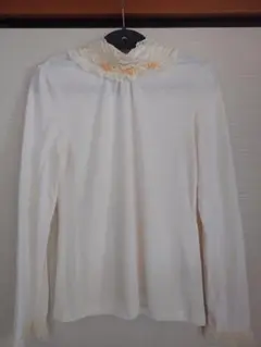 axes femme 長袖フリルハイネックインナー
