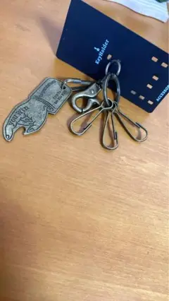 ブロンズ手形キーホルダースピン機能付 き