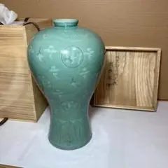 趙京陶芸研究院 趙京洙作 青色陶器花瓶 魚の持ち手付き 骨董品 希少価値あり 趙京陶芸研究院 趙京洙作 青色陶器花瓶 魚の持ち手付き 骨董品