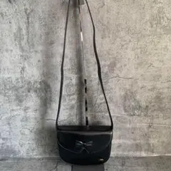 【ハナエモリ】ショルダーバッグ フロントリボン ブラック レザー