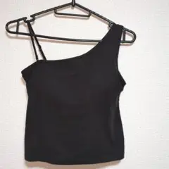 黒のリブ編みタンクトップ