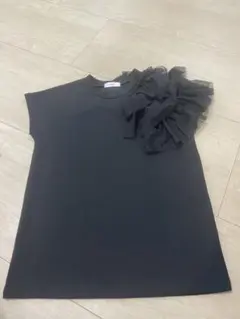 試着のみ M yu の片フリル付き黒Tシャツ