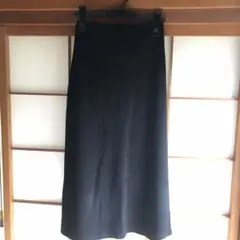 ブラック　ロングスカート　黒スリットロングスカート　ちりめん風　ウエストゴム