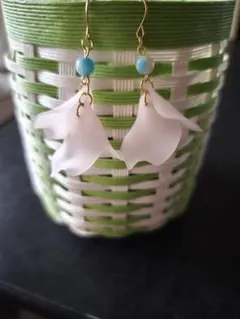 776 ハンドメイド 花びら 大ぶり ピアス