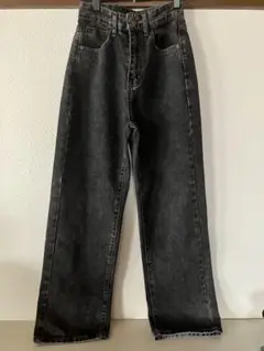 ブラック ストレートデニムパンツ