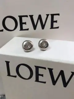 ロエベ アナグラム ペブル スタッドピアス 銀色 　LOEWE