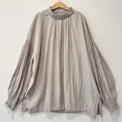 ティアラ　グレー バルーンスリーブ ブラウス