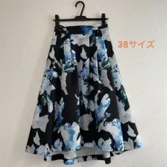 【新品美品】モラビトスペル38サイズ ハリ感のある上品なスカートです。
