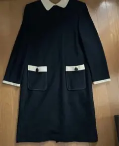 黒の襟付きワンピース
