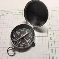 103 金属製 蓋付き小型コンパス