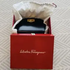 【美品】Ferragamo ガンチーニ　チェーン　ショルダーバッグ