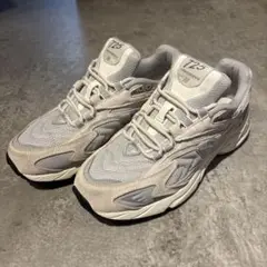 new balance ML725UF グレー