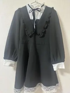 フリル付きセーラー襟の黒いワンピース　BUBBLES
