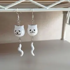 白猫風鈴ピアス(限定デザイン)