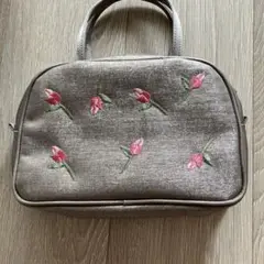 グレーの刺繍花柄ポーチ