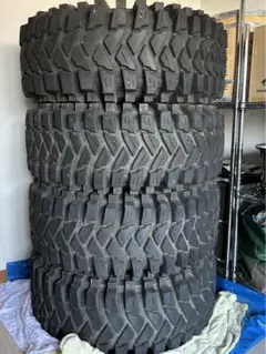 RC4WD 6LUG1.9クロームホイール、axial純正トレパドールタイヤ RC4WD 6LUG1.9クロームホイール、axial純正トレパドールタイヤ