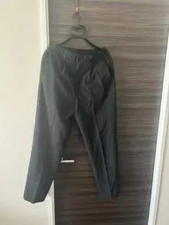 UNIQLO タックテーパードパンツ