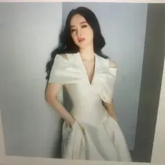 ホワイトオフショルダーフレアワンピース