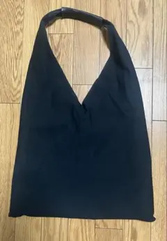 【美品】トライアングルバッグ ワンショルダー 黒 A4収納可