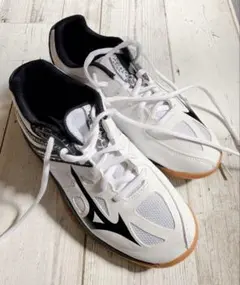 美品　Mizuno バレーボールシューズ ホワイト/ブラック　24.0cm