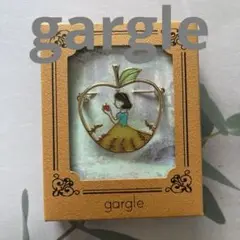 gargle 物語シリーズ 白雪姫リンゴ型ブローチ