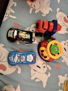ミニカーとおもちゃのハンドル4点セット