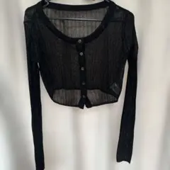 透け感のある黒のクロップドカーディガン