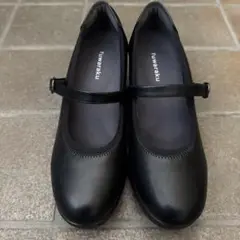 ブラックウェッジヒールパンプス ストラップ付き