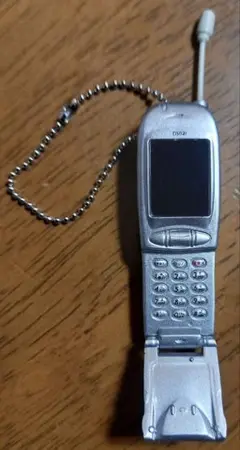 中古ミニチュア模型　NTT DoCoMo D502i シルバー