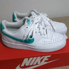 Nike スニーカー ホワイト/ターコイズ