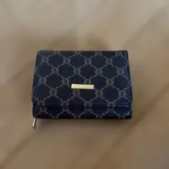 三つ折り財布 ロゴ入り ダークカラー