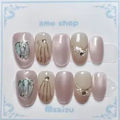 ピンクベージュマグネット×シェル風アート＆パールビジューネイルチップ