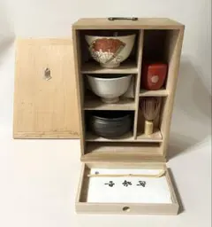 a861 茶道具 短冊箱 旅箱 旅箪笥 桐 付属品9点付 専用紙箱 新品未使用 茶道具 短冊箱 桐木地○写真は使用例です。商品名以外のもの