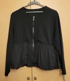 【新品タグ付き】ブラック フリルデザイン ジャケット　伸縮性あり