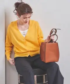 美品　UNITED ARROWS コットンアセテートVネックカーディガン