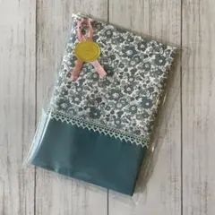 ブックカバー　ハンドメイド　リバティ生地使用　ベッツィ・アン　ジェイドグリーン
