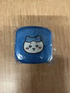 ちいかわ カラビナつき刺繍スクエアミニポーチ ハチワレ