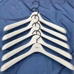 sacaiのメンズジャケットハンガー 5本セット