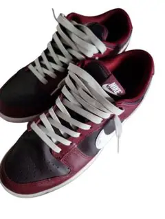 Nike バーガンディスニーカー