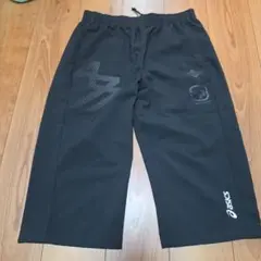 asics スポーツパンツ 黒 ロゴ入り