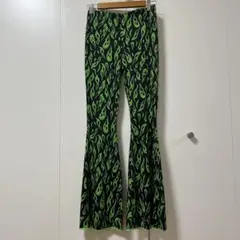 炎模様フレアパンツ