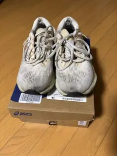 ASICS ランニングシューズ ベージュ