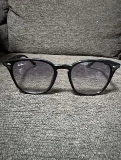 Ray-Ban RB 4256F ブラックサングラス