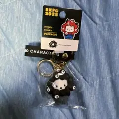 万博 サンリオ ミャクミャク キーホルダー 黒なりきり ポチャッコ